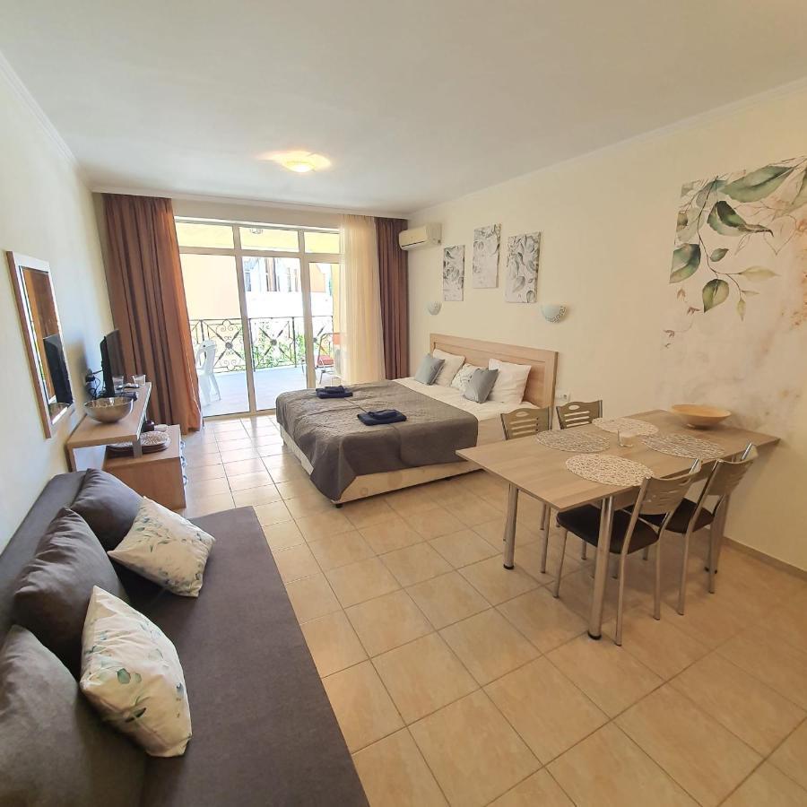 Andalucia Beach - Sea Viev Apartments Еленіте Екстер'єр фото